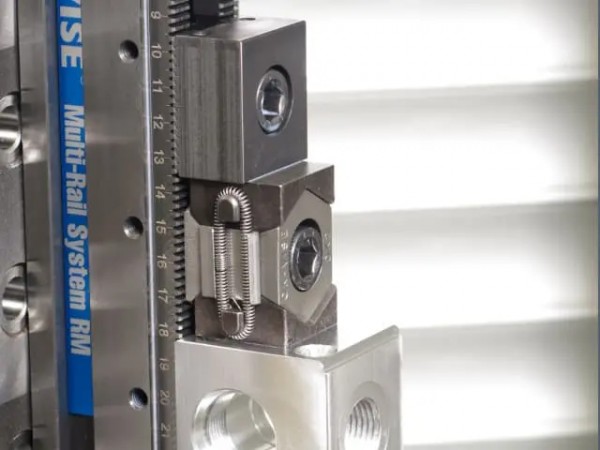 OK-DK2-WT - Doppelkeilspanner M12x40, gezahnt